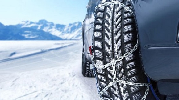 Spezielle Schnee - Gummi-Fahrzeuge Stehen Ihnen Für Die Wintersaison Zur Verfügung...